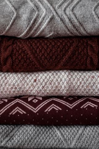 Striktrøjer er igen aktuelle! Her finder du din